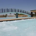 Modern With Pool And Garden Апартаменти