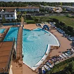 Apartman Modern With Pool And Garden