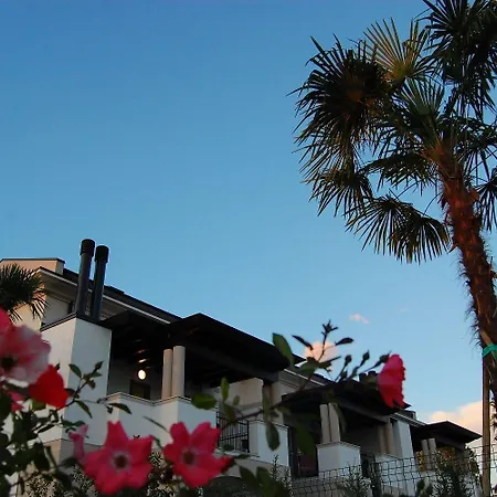 Modern With Pool For Four Guests Appartamento Bibione