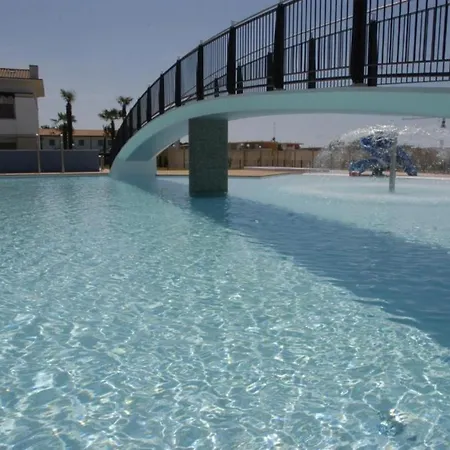 Modern With Pool For Four Guests Appartamento *