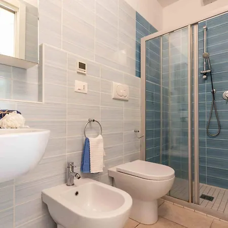 Modern With Pool For Four Guests Appartamento