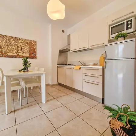 Appartamento Modern With Pool For Four Guests Bibione