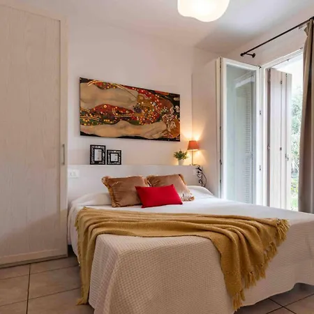 Modern With Pool For Four Guests Appartamento Bibione