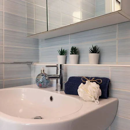 Modern With Pool For Four Guests Appartamento