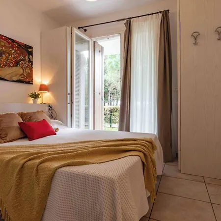 Modern With Pool For Four Guests Appartamento *