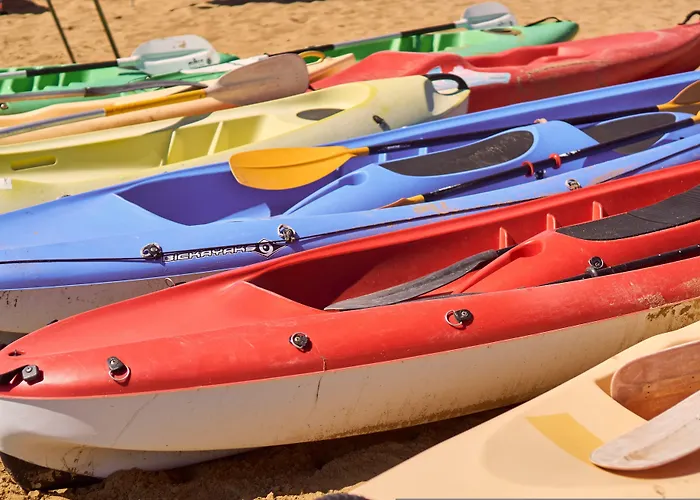 Modern With Pool And Garden شقة