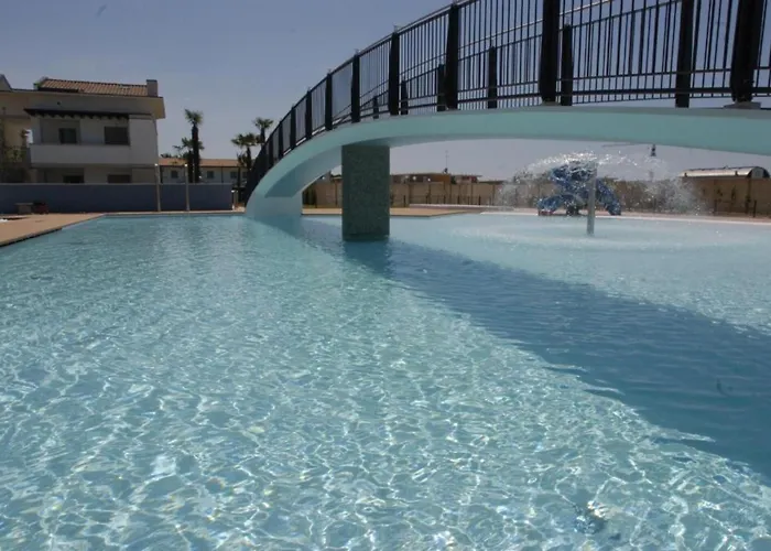 Modern With Pool And Garden شقة *