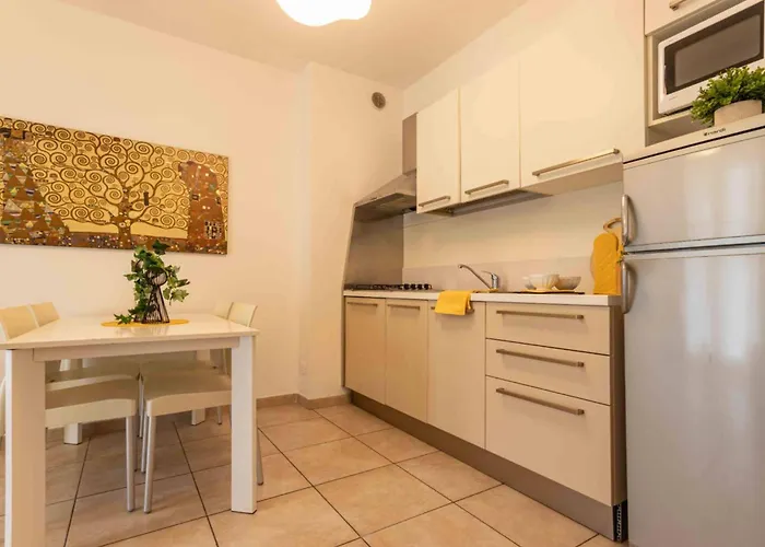 Apartment Modern With Pool And Garden