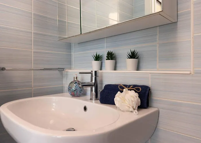 شقة Modern With Pool And Garden *