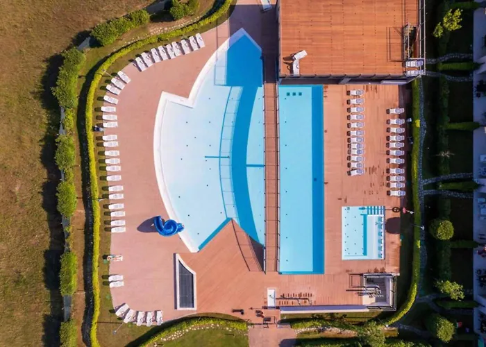 شقة Modern With Pool And Garden *