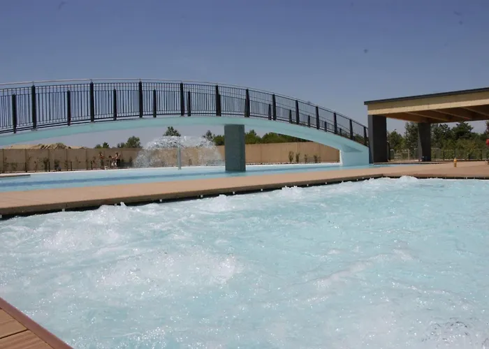 Modern With Pool And Garden شقة